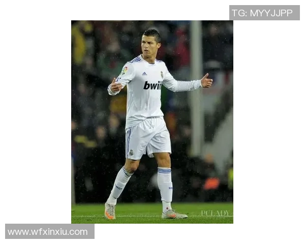 足球明星穿蓝色足球鞋的精彩瞬间与时尚搭配解析 足球明星穿蓝色足球鞋的精彩瞬间与时尚搭配解析